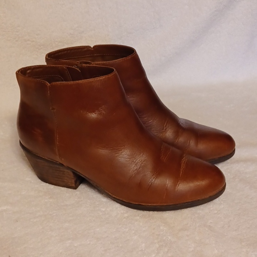 Clark's Artisan leather ankle boots women's size 9.5